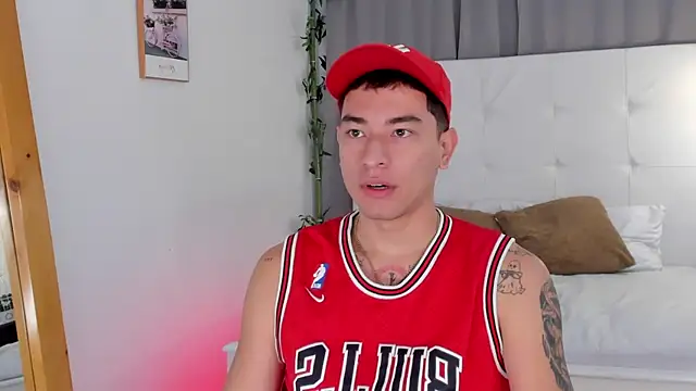 Snapshot of Thiago_2003_ chatting on June 1, 2026, 12:29 pm Thiago 2003 online show from June 1, 2026, 12:29 pm