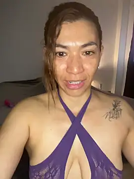 Snapshot of EmelyGigi chatting on April 9, 2026, 11:04 am EmelyGigi online show from April 9, 2026, 11:04 am