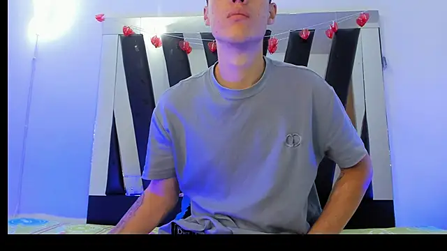 latinlove2005 online show from March 16, 2026, 3:05 pm