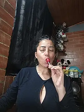 Snapshot of Alexandrina chatting on June 19, 2026, 6:01 pm Alexandrina online show from June 19, 2026, 6:01 pm