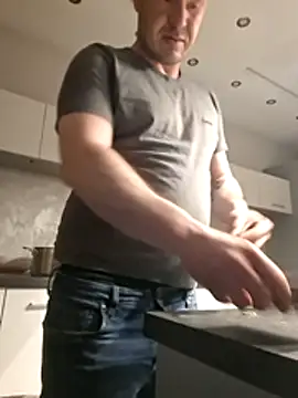 Snapshot of AgaiJa42 chatting on April 15, 2026, 9:37 pm AgaiJa42 online show from April 15, 2026, 9:37 pm