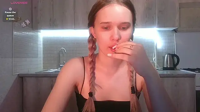Snapshot of Alice_Pleasance chatting on June 11, 2026, 6:39 pm Alice Pleasance online show from June 11, 2026, 6:39 pm