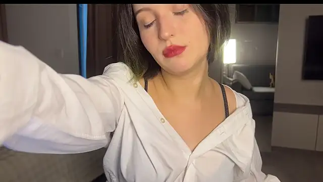 emilyy xoxo online show from April 1, 2026, 2:56 am