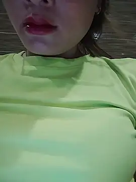 Snapshot of candy_flo chatting on May 8, 2026, 8:19 am candy flo online show from May 8, 2026, 8:19 am