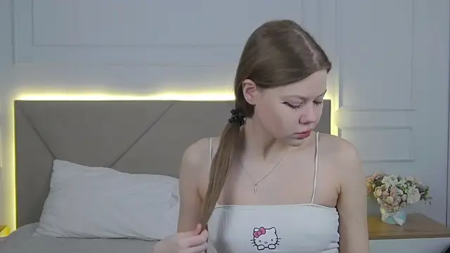 Sophie Rays online show from March 19, 2026, 4:16 am