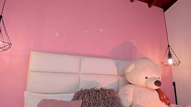 KarolyneLune online show from May 27, 2026, 1:57 am