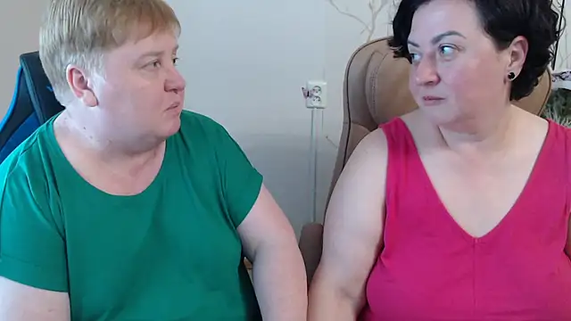 Snapshot of Lindy-Jeanie chatting on June 16, 2026, 4:42 pm Lindy-Jeanie online show from June 16, 2026, 4:42 pm