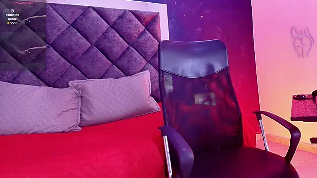 aidanaandvictoria online show from April 11, 2026, 12:42 pm