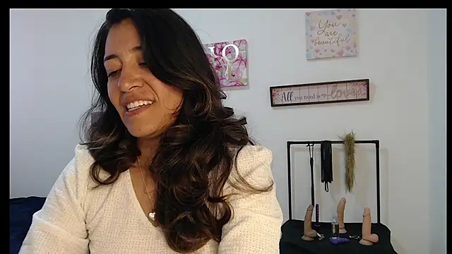 Snapshot of violeta_scott chatting on May 5, 2026, 12:57 pm violeta scott online show from May 5, 2026, 12:57 pm
