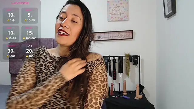 Snapshot of violeta_scott chatting on June 1, 2026, 5:14 pm violeta scott online show from June 1, 2026, 5:14 pm