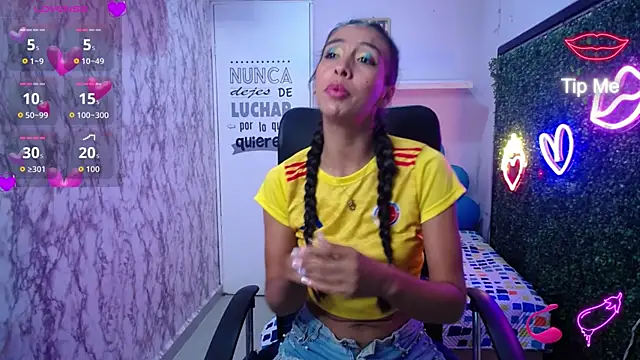 Snapshot of sandra_petite19 chatting on July 4, 2026, 3:56 am sandra petite19 online show from July 4, 2026, 3:56 am
