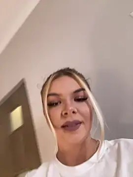 KimmBliss online show from July 31, 2026, 7:02 pm
