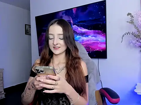 Snapshot of Lilyt_Cooper chatting on April 27, 2026, 10:30 pm Lilyt Cooper online show from April 27, 2026, 10:30 pm