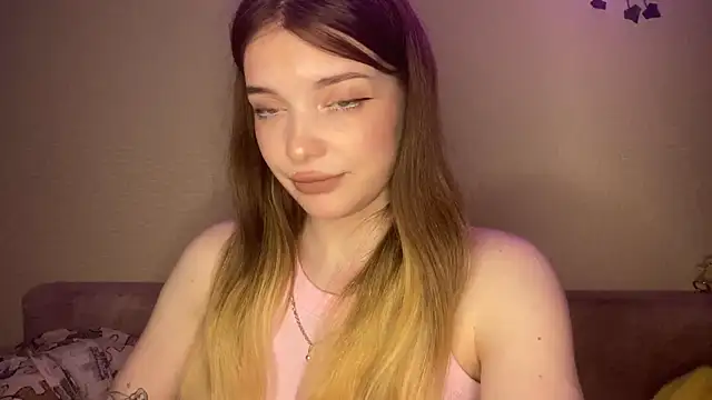 Snapshot of Lily__Moon_ chatting on April 13, 2026, 6:57 pm Lily Moon online show from April 13, 2026, 6:57 pm