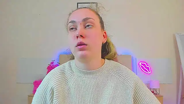 MelanieCuty online show from April 24, 2026, 5:32 am