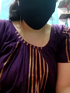 tulidas96778 online show from April 7, 2026, 2:06 pm