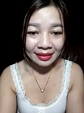 Yiyi102300 online show from April 19, 2026, 1:21 pm