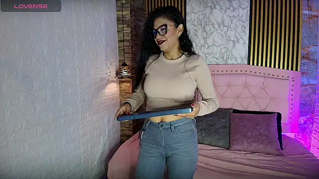 Snapshot of AishaCambell_ chatting on May 1, 2026, 11:04 am AishaCambell online show from May 1, 2026, 11:04 am