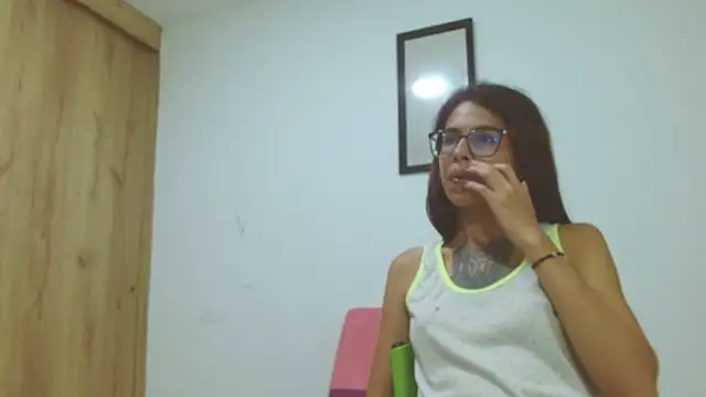 Emily Lopera online show from May 27, 2026, 5:04 am