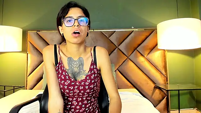 Emily Lopera online show from June 20, 2026, 2:14 am