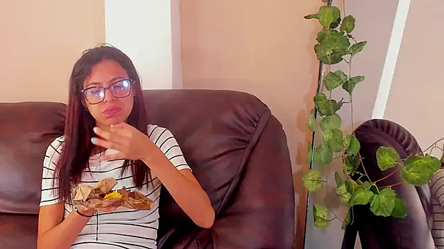 Emily Lopera online show from June 22, 2026, 3:31 pm