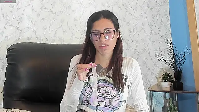 Emily Lopera online show from July 23, 2026, 6:28 pm