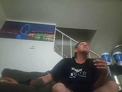Snapshot of yourMasterisBored chatting on July 21, 2026, 1:08 am yourMasterisBored online show from July 21, 2026, 1:08 am