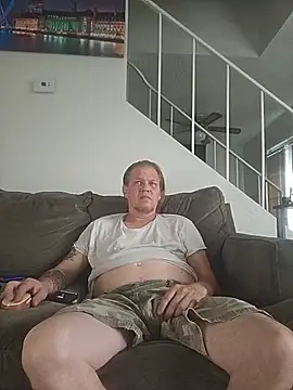 Snapshot of yourMasterisBored chatting on July 28, 2026, 2:13 pm yourMasterisBored online show from July 28, 2026, 2:13 pm