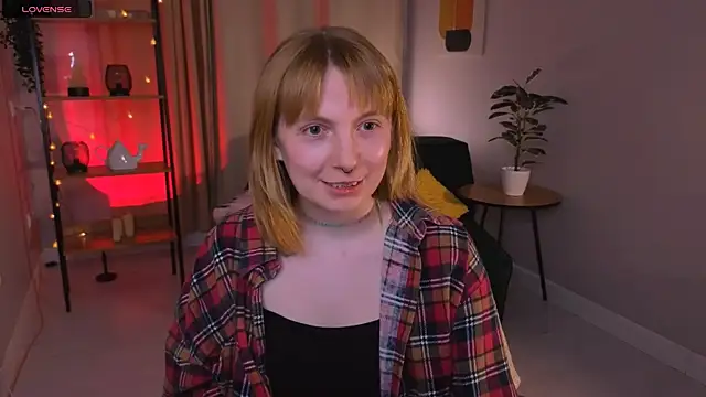 Snapshot of susie_miu chatting on April 22, 2026, 9:38 pm susie miu online show from April 22, 2026, 9:38 pm