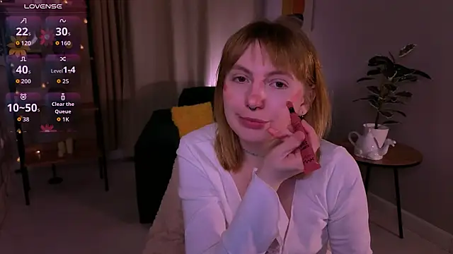 Snapshot of susie_miu chatting on April 24, 2026, 9:06 pm susie miu online show from April 24, 2026, 9:06 pm