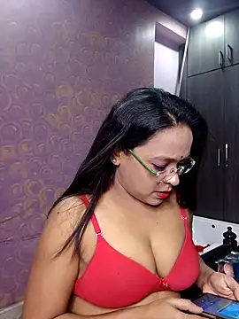 hornyrosy321 online show from May 6, 2026, 6:02 pm