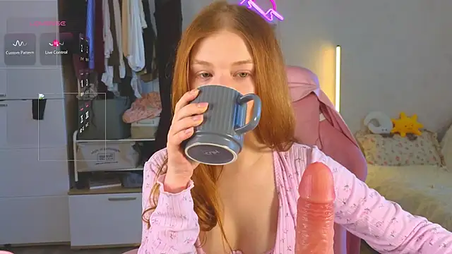 Snapshot of GoldenSunBunny chatting on June 8, 2026, 7:31 am GoldenSunBunny online show from June 8, 2026, 7:31 am