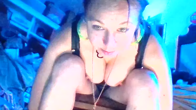 Snapshot of Ambionce chatting on April 7, 2026, 2:45 am Ambionce online show from April 7, 2026, 2:45 am