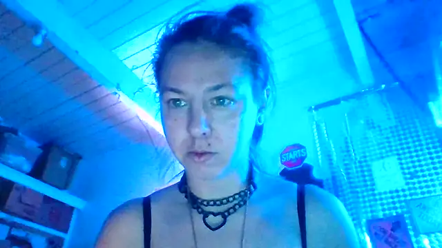 Snapshot of Ambionce chatting on April 8, 2026, 5:51 am Ambionce online show from April 8, 2026, 5:51 am