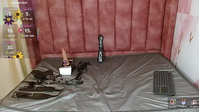 hilaryythompson online show from April 28, 2026, 9:42 pm