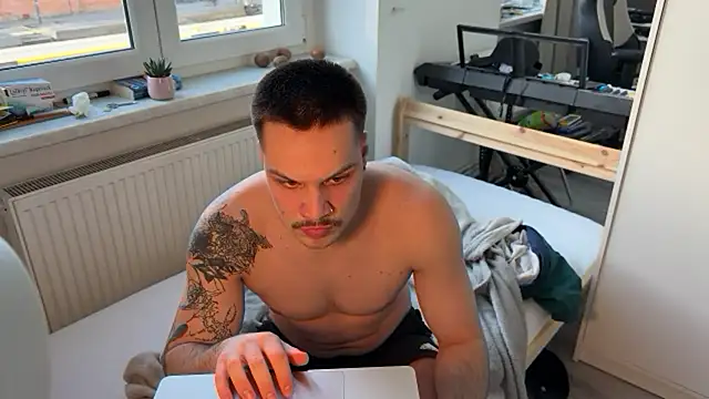 Snapshot of rommmika chatting on April 8, 2026, 4:40 pm rommmika online show from April 8, 2026, 4:40 pm