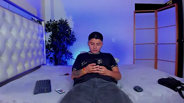 Snapshot of Liam_Dustin chatting on August 1, 2026, 8:52 pm Liam Dustin online show from August 1, 2026, 8:52 pm