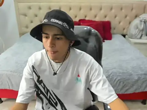 Snapshot of Cristoferr_10 chatting on March 15, 2026, 6:03 pm Cristoferr 10 online show from March 15, 2026, 6:03 pm