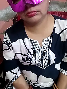 Snapshot of Gujju_bhabhi69 chatting on April 15, 2026, 8:32 am Gujju bhabhi69 online show from April 15, 2026, 8:32 am