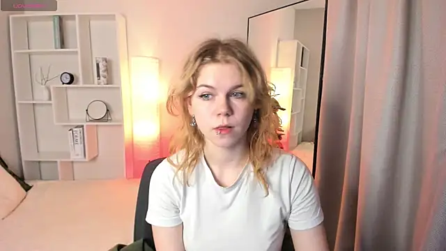 ElizabethVane online show from June 6, 2026, 5:12 am