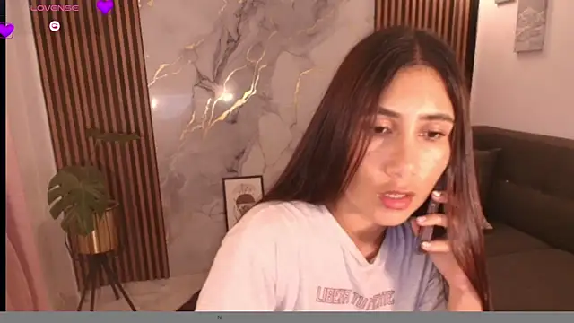 Snapshot of LucyBecker chatting on April 1, 2026, 12:33 am LucyBecker online show from April 1, 2026, 12:33 am