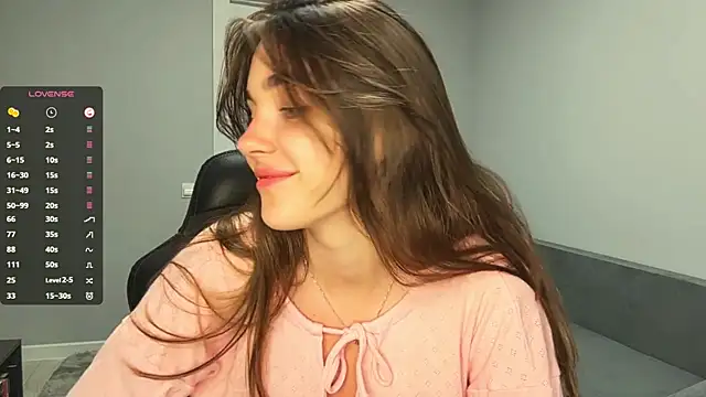 Snapshot of Veluxe chatting on July 11, 2026, 3:59 pm Veluxe online show from July 11, 2026, 3:59 pm