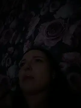 MiaBrrr999 online show from April 5, 2026, 6:27 pm