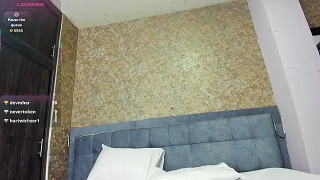IsaSkinny online show from April 28, 2026, 2:27 am