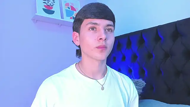 Snapshot of Andrew_restrepoo chatting on June 19, 2026, 9:40 pm Andrew restrepoo online show from June 19, 2026, 9:40 pm