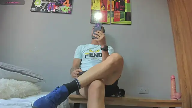 Enzoo98  online show from April 18, 2026, 6:45 pm