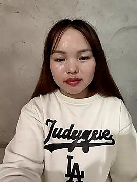 Snapshot of Mina_xYx chatting on April 27, 2026, 4:54 am Mina xYx online show from April 27, 2026, 4:54 am