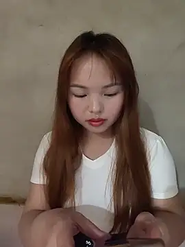 Snapshot of Mina_xYx chatting on May 13, 2026, 4:43 am Mina xYx online show from May 13, 2026, 4:43 am