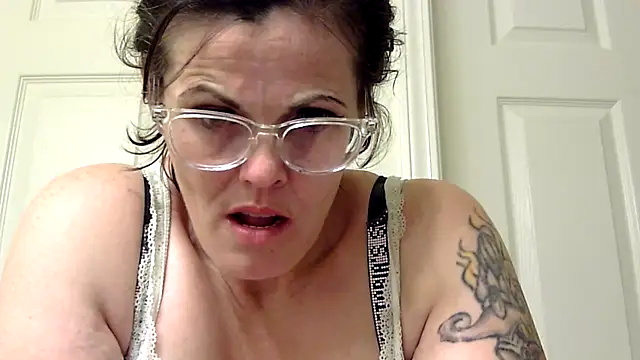 Snapshot of kitty-kitten82 chatting on April 3, 2026, 3:04 am kitty-kitten82 online show from April 3, 2026, 3:04 am