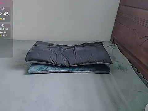 oblakitty  online show from July 7, 2026, 12:46 am